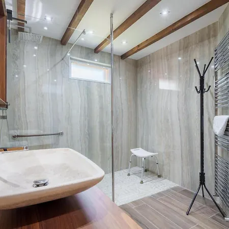In With Sauna *